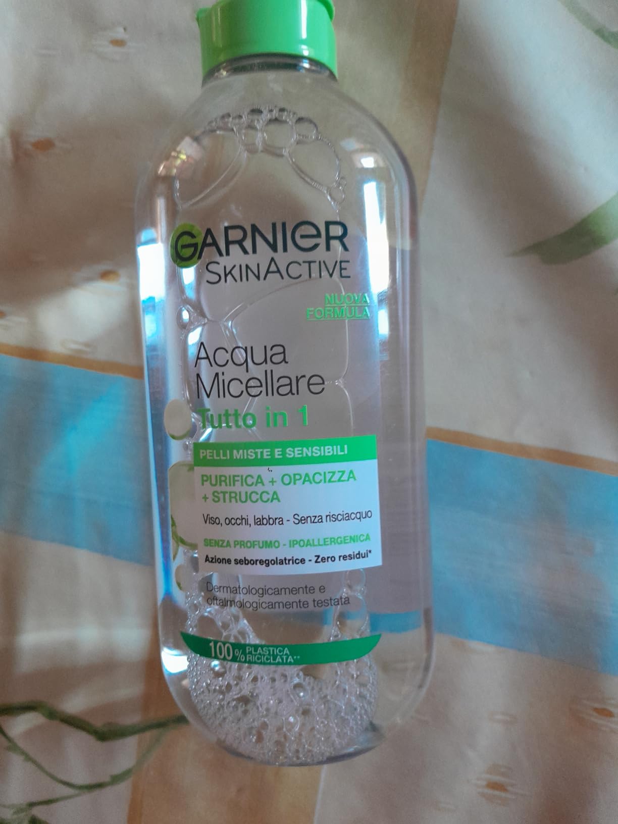 Trucco via in un gesto